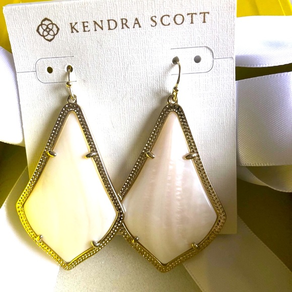NWT Kendra Scott RARE & Retired Alexandra Earrings White Pearl Yellow Gold W😍W! - Picture 5 of 15